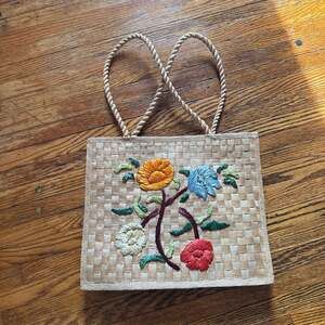 Vintage Straw Woven Floral Embroidered Purse